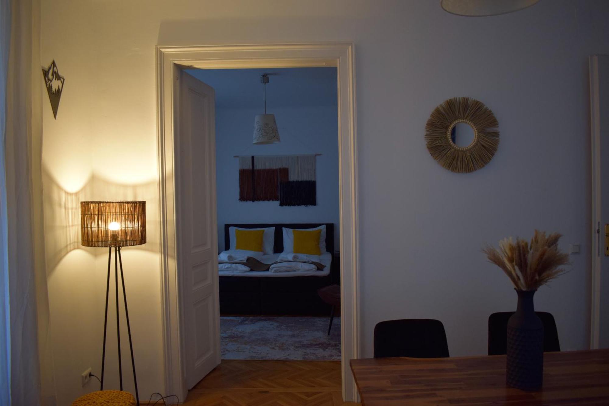 Apartment - Volkstheater *